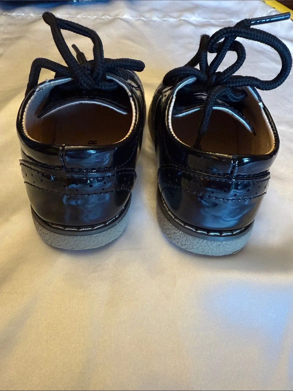 Toddler Black Lace-Up Dress Shoes EU 23  roughly equates to US Toddler 7 to 7.5